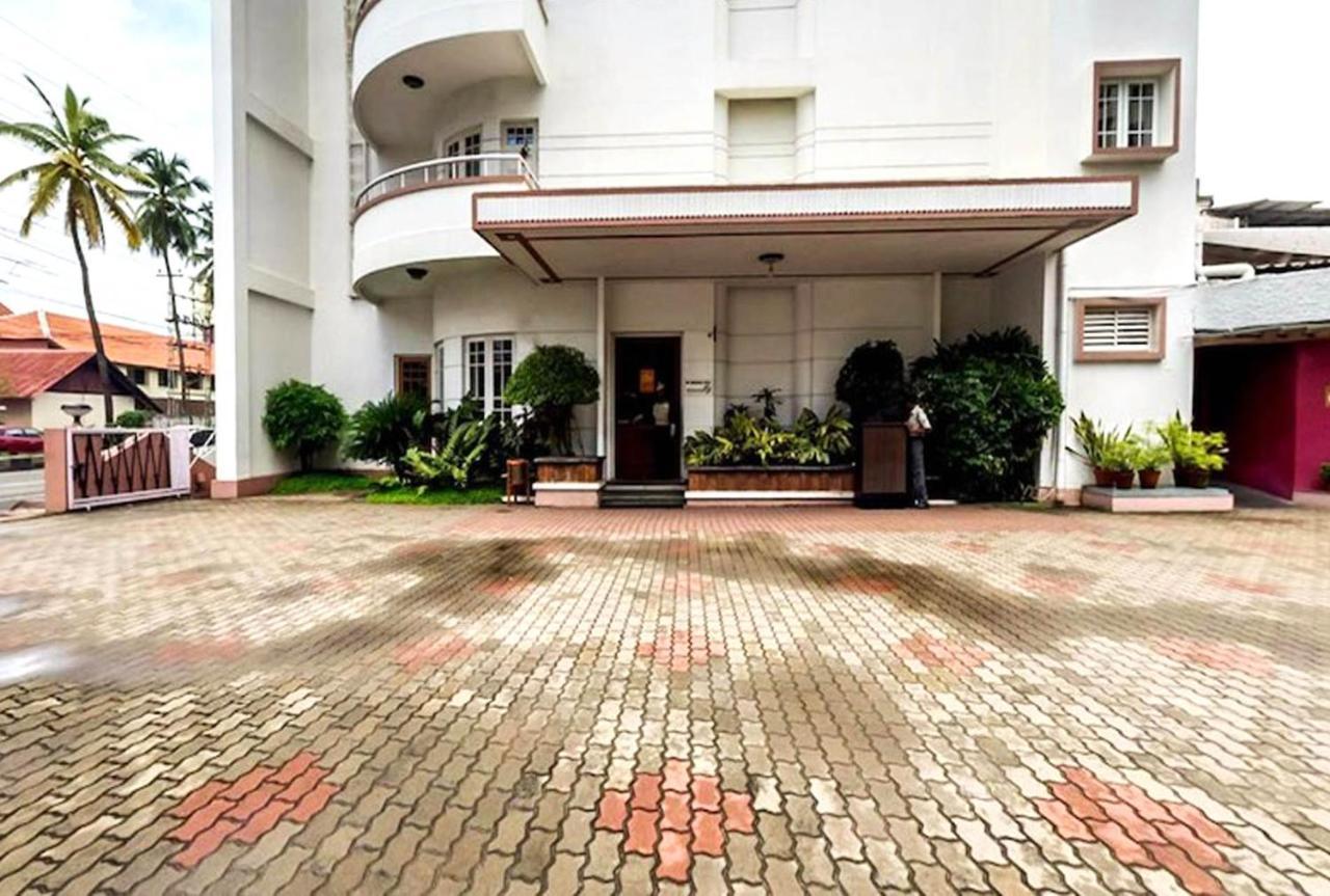 Grand Hotel Kochi Exterior photo